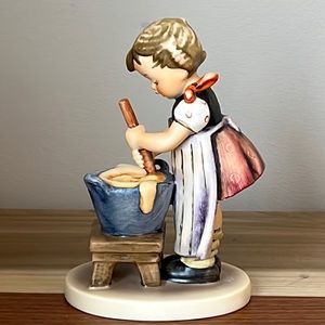 Hummel Baking Day #425 in Box